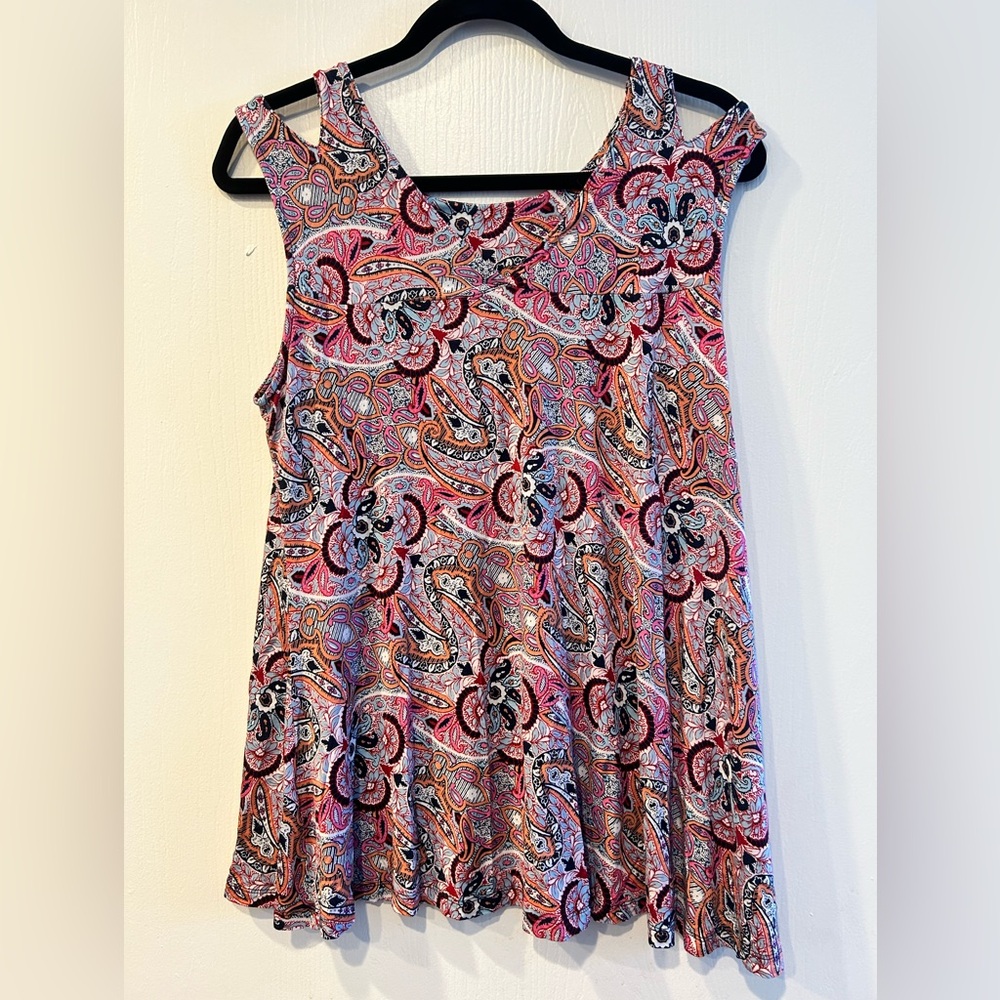 Cupid paisley tank with cutout shoulder design. Size L. Great condition. Cute!